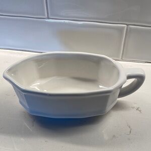 Pfaltzgraff Vintage Elegant White Ceramic Gravy Boat